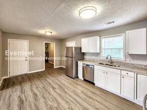 332 Cherry St in Social Circle, GA - Building Photo - Building Photo