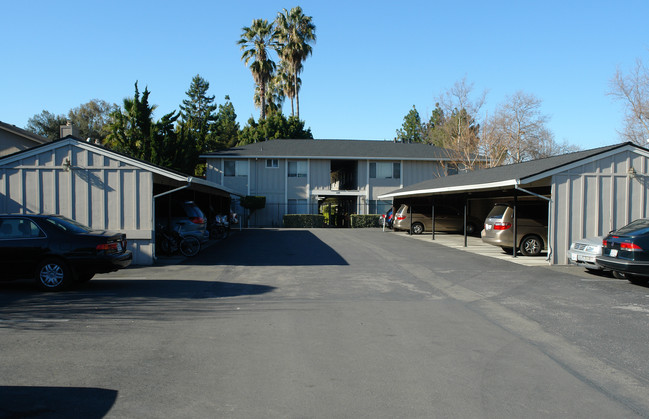 120 Granada Dr in Mountain View, CA - Building Photo - Building Photo