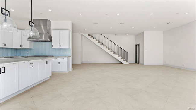 4077 Glenalbyn Dr in Los Angeles, CA - Foto de edificio - Building Photo