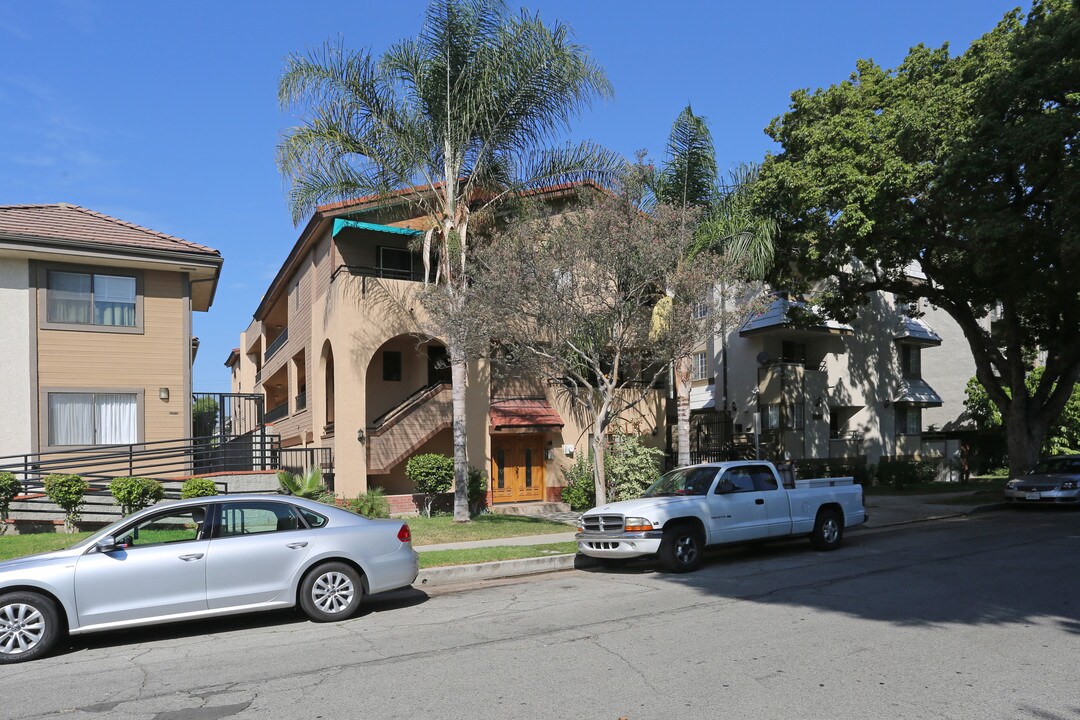 1121 San Rafael Ave in Glendale, CA - Building Photo