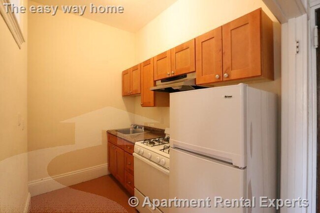 2 Ware St, Unit #102 in Cambridge, MA - Building Photo - Building Photo