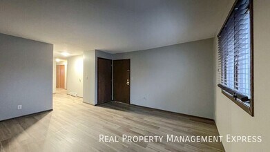 Spacious 1 Bedroom Apartment in Sioux Falls, SD - Building Photo - Building Photo