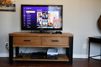 5904 40th St in Sacramento, CA - Building Photo - Building Photo