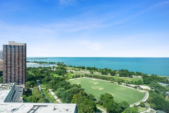 2800 N Lake Shore Dr in Chicago, IL - Foto de edificio - Building Photo