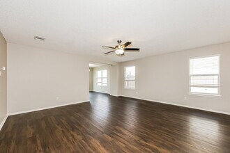 249 Heritage Dr, Unit 9 in Crowley, TX - Foto de edificio - Building Photo