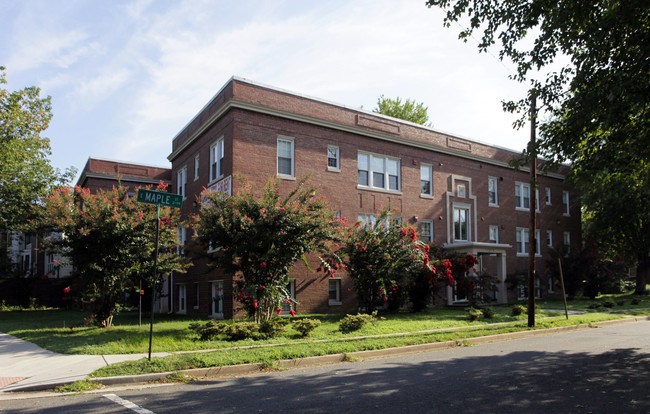 Commonwealth Ave in Alexandria, VA - Foto de edificio - Building Photo