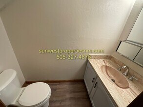 1026 E Navajo in Farmington, NM - Building Photo - Building Photo