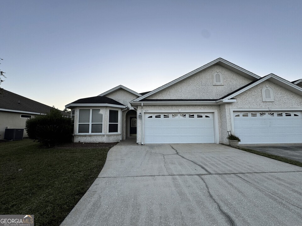 217 Austin Ryan Dr in Kingsland, GA - Building Photo