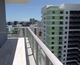 1010 SW 2nd Ave, Unit PH06 in Miami, FL - Foto de edificio - Building Photo