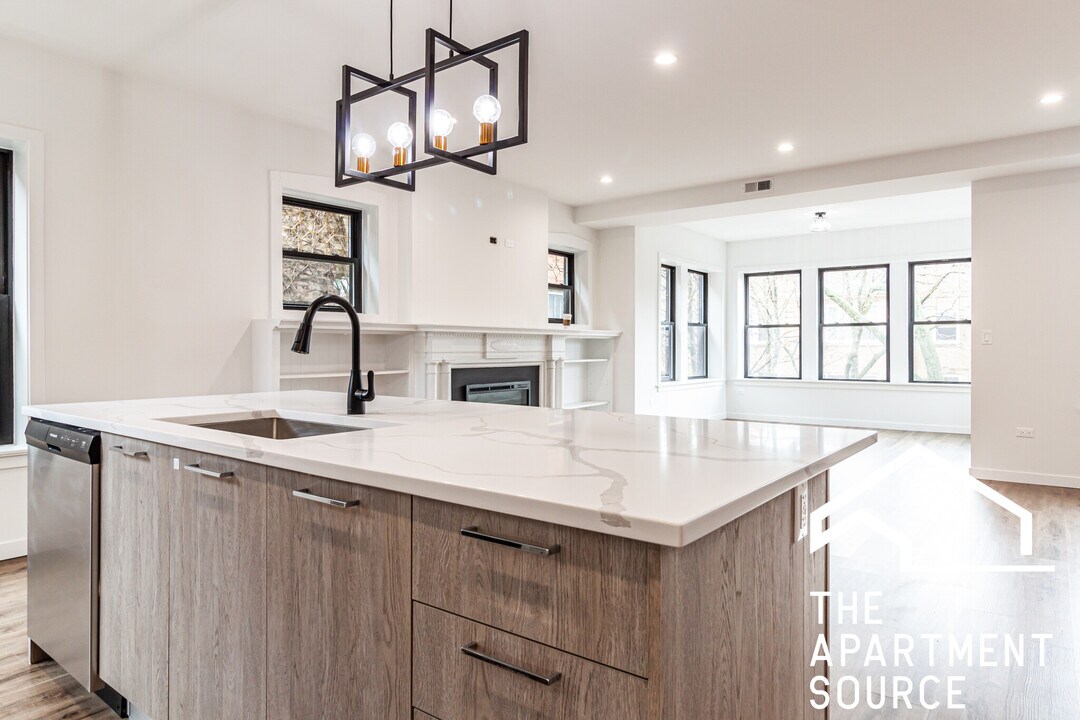 1428 W Jonquil Ter, Unit 1 in Chicago, IL - Building Photo