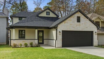 3515 Country Club Blvd in Montgomery, TX - Building Photo