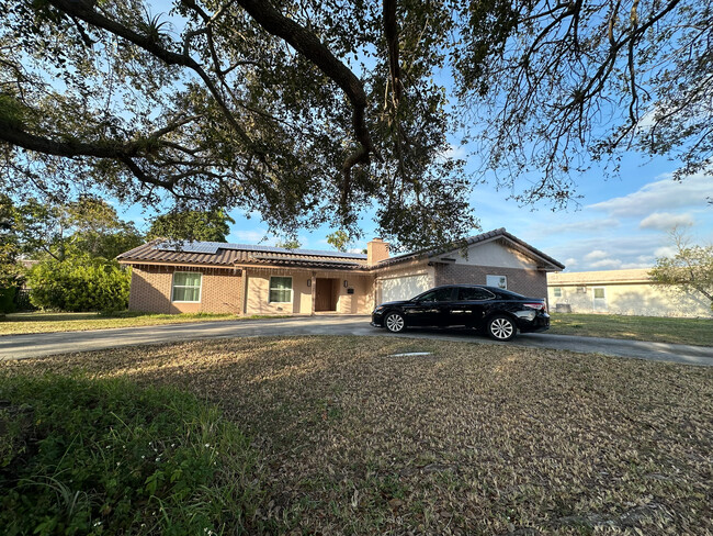 8203 NW 37th St in Coral Springs, FL - Building Photo - Building Photo