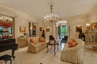 665 N Lake Wy in Palm Beach, FL - Foto de edificio - Building Photo