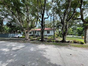 2935 Calusa St in Miami, FL - Building Photo - Building Photo