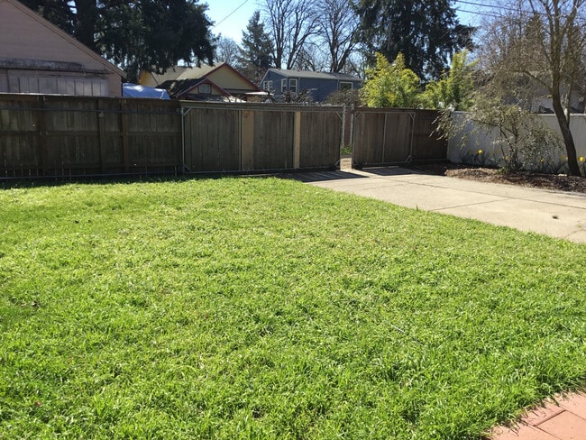 1245 W 4th Aly in Eugene, OR - Building Photo - Building Photo