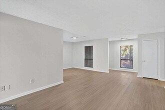 8740 Roswell Rd in Sandy Springs, GA - Building Photo - Building Photo