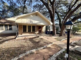 302 Park Ln in Austin, TX - Building Photo