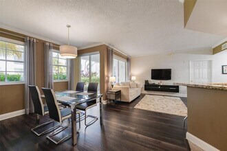 3245 NE 184th St in North Miami Beach, FL - Building Photo - Building Photo