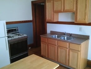 2957 N Frederick Ave, Unit lower flat in Milwaukee, WI - Building Photo - Building Photo