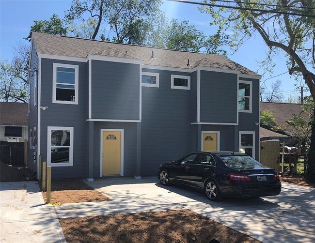 110 N Burr St in Houston, TX - Building Photo - Building Photo