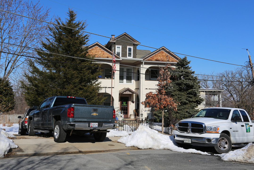 250 Manor Cir in Takoma Park, MD - Building Photo