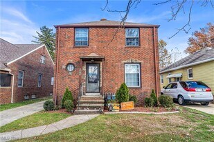 6151 Wareham Dr in Cleveland, OH - Building Photo