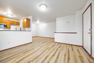 12901 NE Prescott Dr in Portland, OR - Building Photo - Building Photo