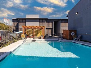 909 Reinli St in Austin, TX - Building Photo - Building Photo