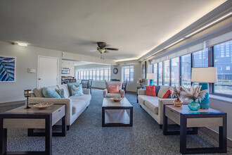 Harbor Tower Apartments in Portsmouth, VA - Building Photo - Interior Photo