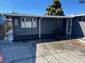 9106 Hegel St in Bellflower, CA - Building Photo