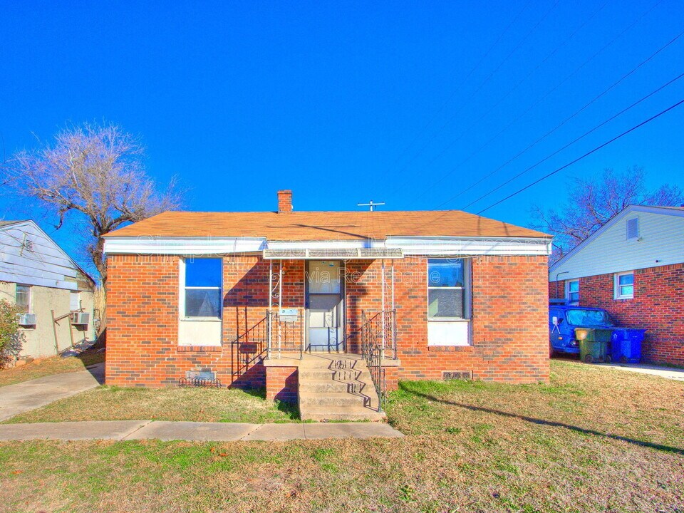 517 E Boeing Dr in Midwest City, OK - Building Photo