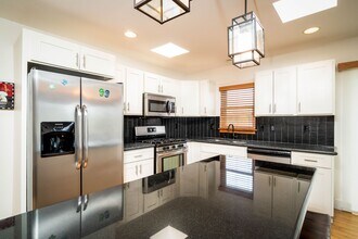 219 Crest Ave in Wahiawa, HI - Foto de edificio - Building Photo
