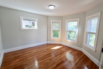 34 Russell St, Unit 2 in Malden, MA - Building Photo - Building Photo