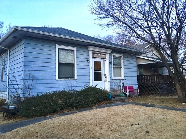 property at 418 W 9th St