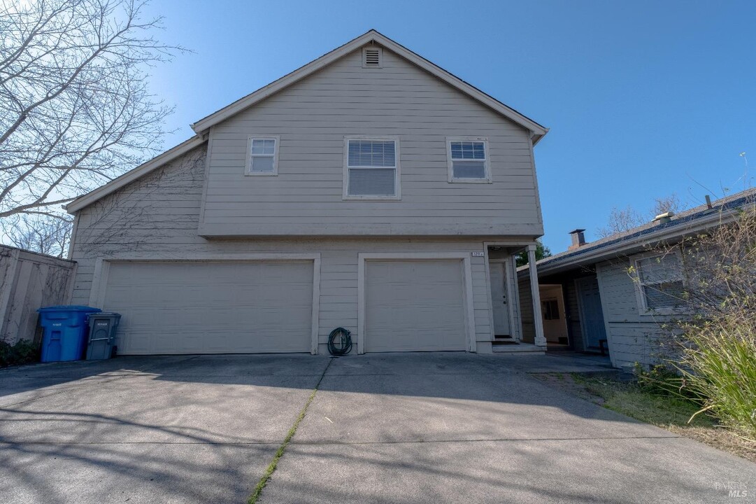 1215 Hidden Creek Pl in Santa Rosa, CA - Building Photo