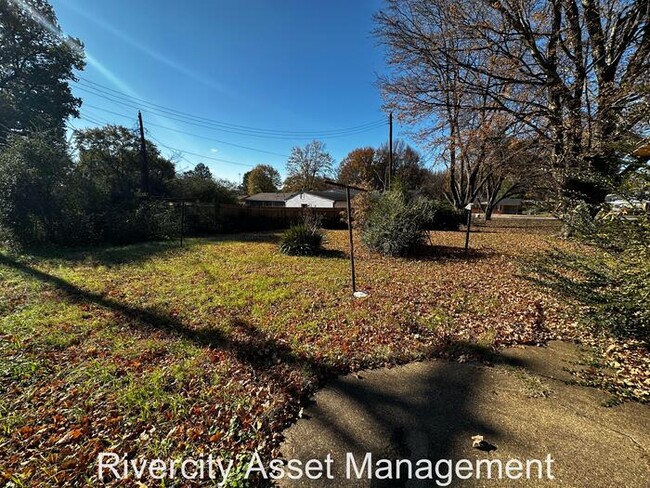 299 W Levi Rd in Memphis, TN - Building Photo - Building Photo