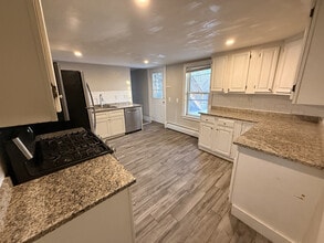 187 Beach St, Unit 1 in Marlborough, MA - Building Photo - Building Photo