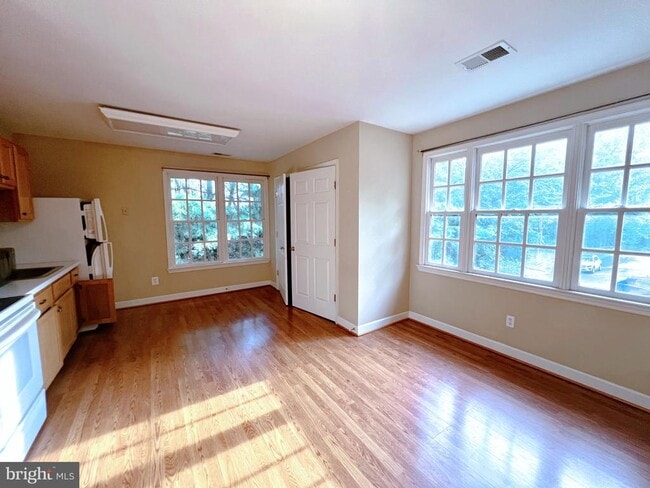 13039 Glen Mill Rd in Rockville, MD - Building Photo - Building Photo
