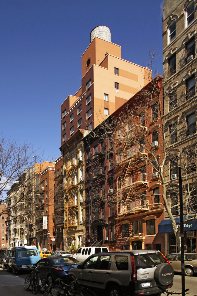 Lubin Center in New York, NY - Foto de edificio - Building Photo