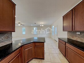 135 Bass Ln in New Braunfels, TX - Foto de edificio - Building Photo