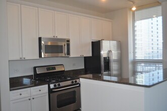 330 W Grand Ave in Chicago, IL - Foto de edificio - Building Photo