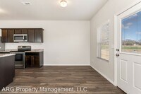 2703A Sidney St photo'