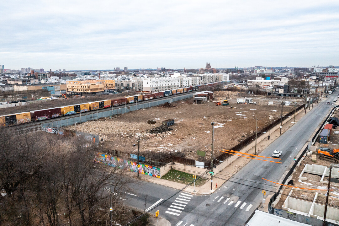 Somerset Station in Philadelphia, PA - Building Photo