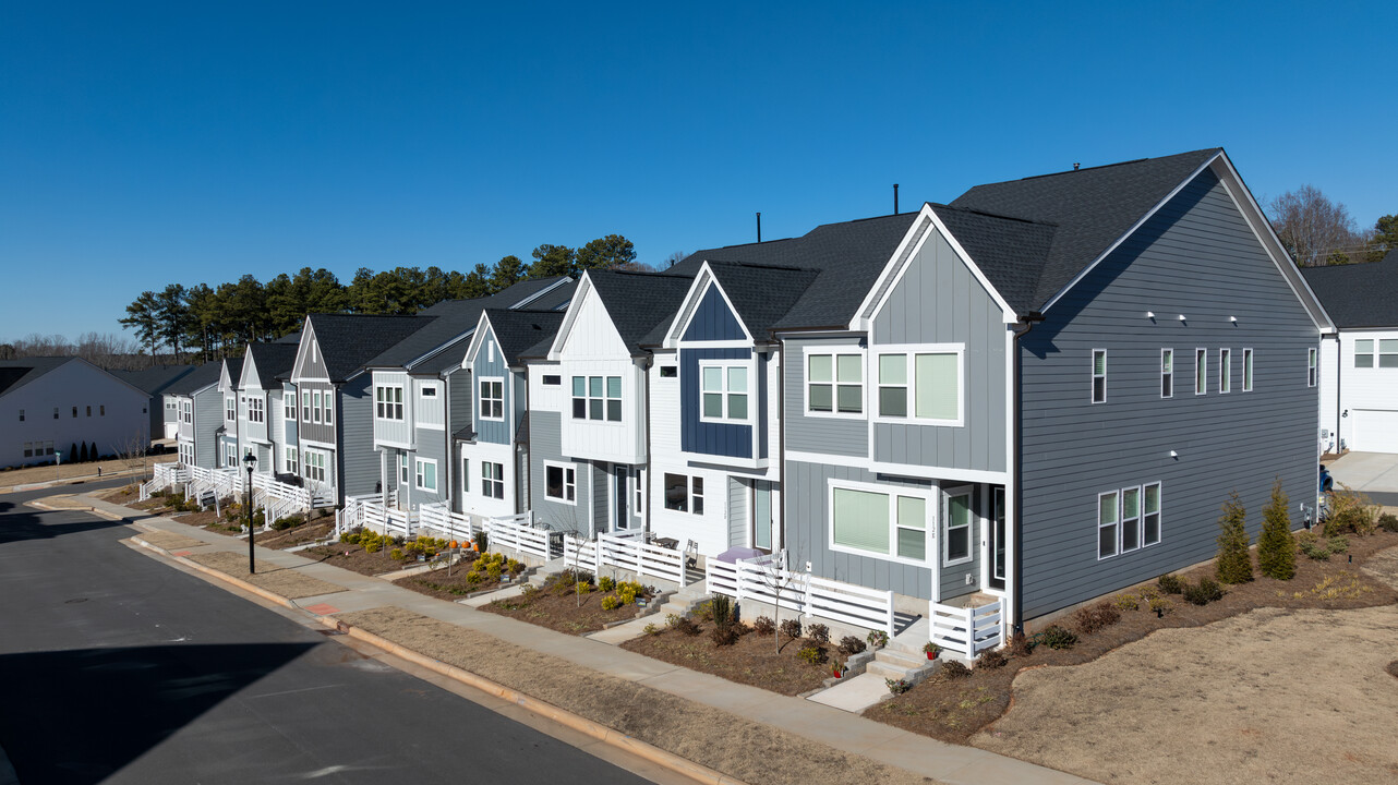 Forest Lake Townes in Mooresville, NC - Building Photo