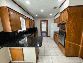 15016 Lynbrook Dr in Baton Rouge, LA - Building Photo - Building Photo