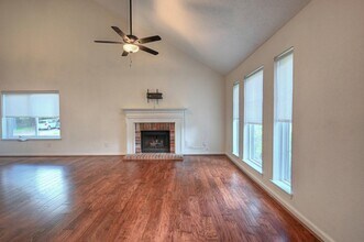 9859 Meadow Bend Ln in Houston, TX - Building Photo - Building Photo