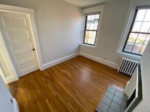 83 Myrtle St, Unit 7 in Boston, MA - Foto de edificio - Building Photo