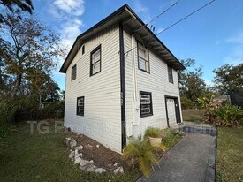 5557 Ramona Blvd in Jacksonville, FL - Building Photo