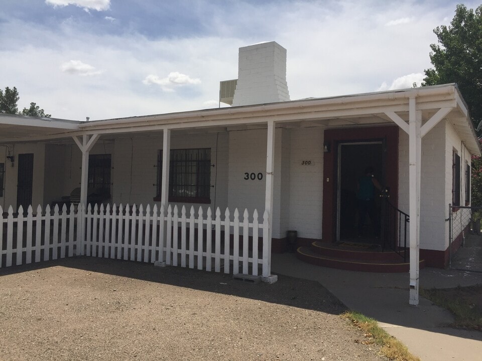 300 S Iron St in Deming, NM - Building Photo