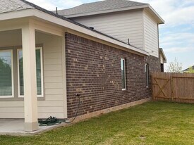 407 Robin Ct in Angleton, TX - Building Photo